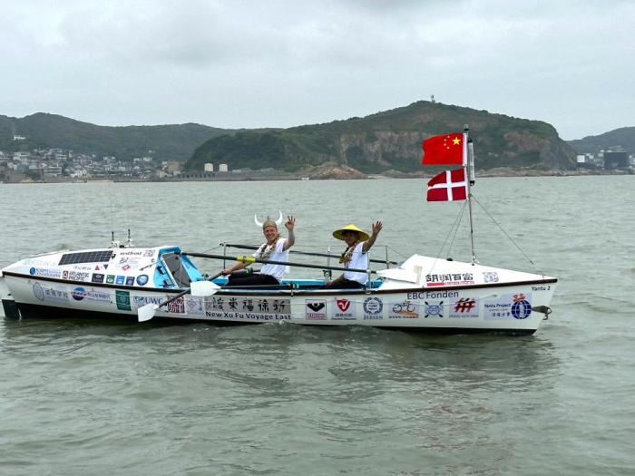 中丹探险家在舟山挥桨启