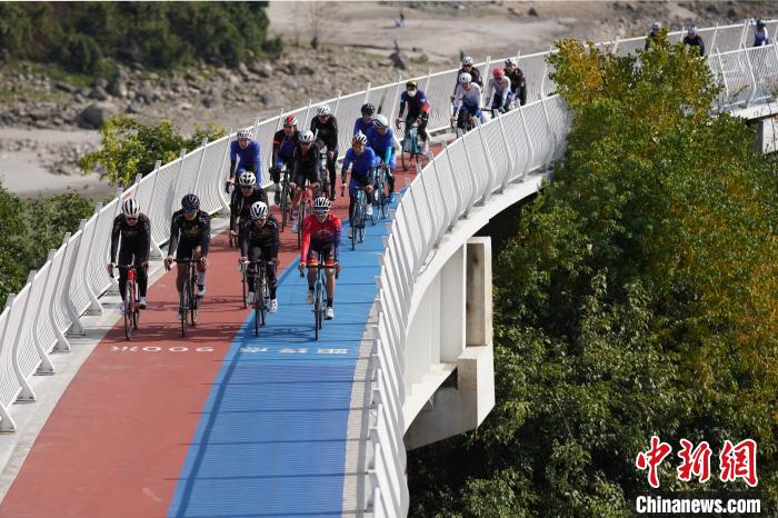 峡谷“骑”迹再现怒江：2022中国怒江自行车跨年