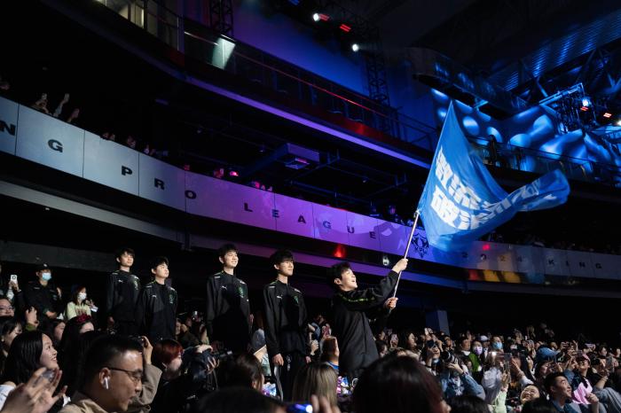 当转折来临，阿豆以沉着迎战：从替补到队伍老