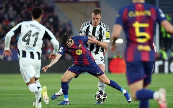 巴萨7-2血洗纽卡，拉菲尼亚独造5球助球队晋级欧