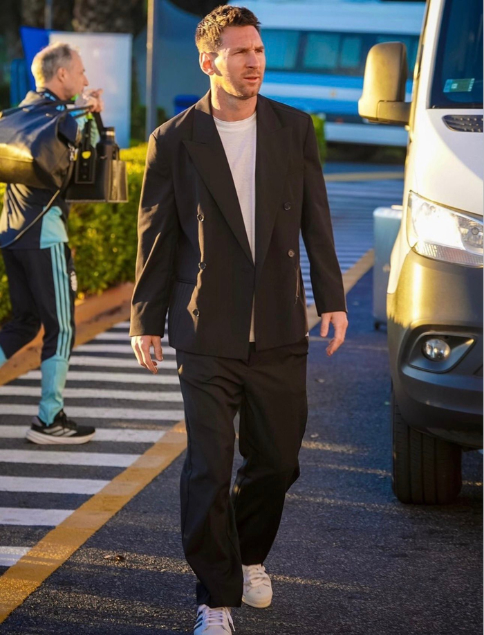 梅西现身埃塞萨训练基地备战国家队赛事