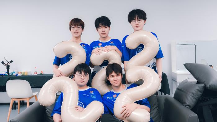 花海的俯仰之间:在高光与低谷间书写同城电竞